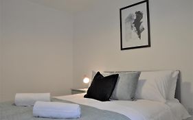 Qh30 - 2 Double Bedrooms Sleeping Up To 4 People - Close To Sheffield City Centre - Perfect For Work Or Leisure!